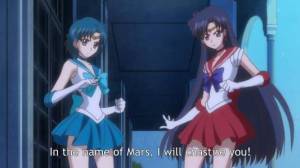Sailor Merkur und Sailor Mars aus der Anime Serie Sailor Moon Crystal aus dem Jahr 2014 (Merkur ohne, Mars mit Ärmel).
